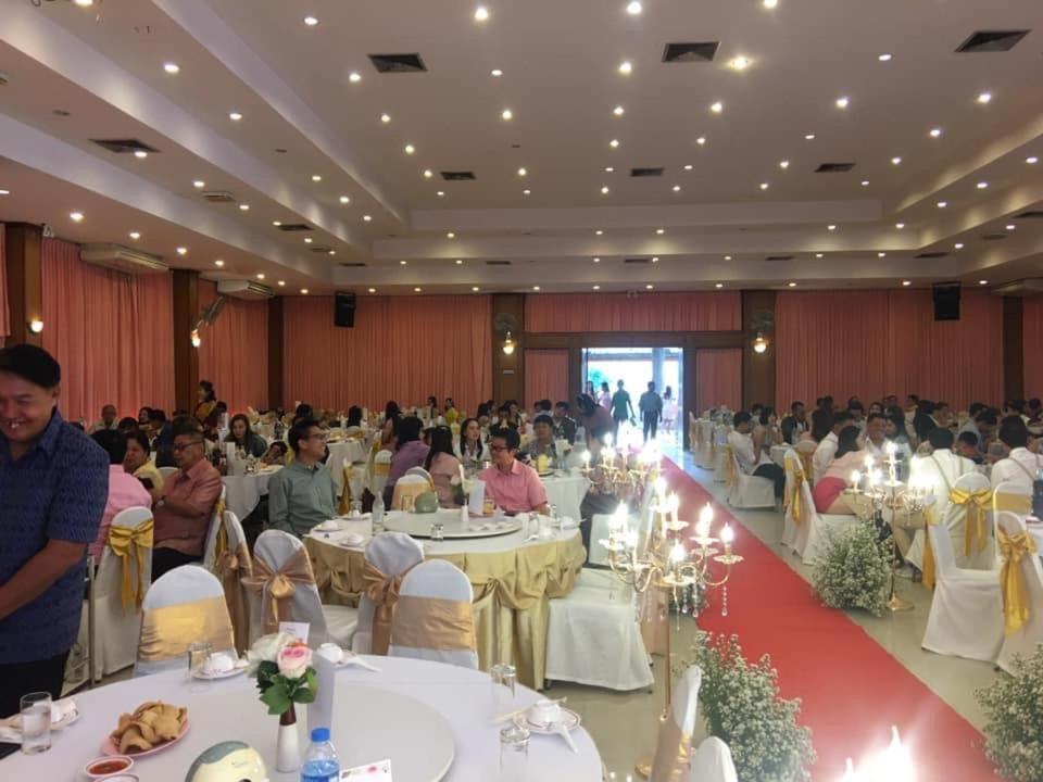 KP hotel Kumphawapi Buitenkant foto