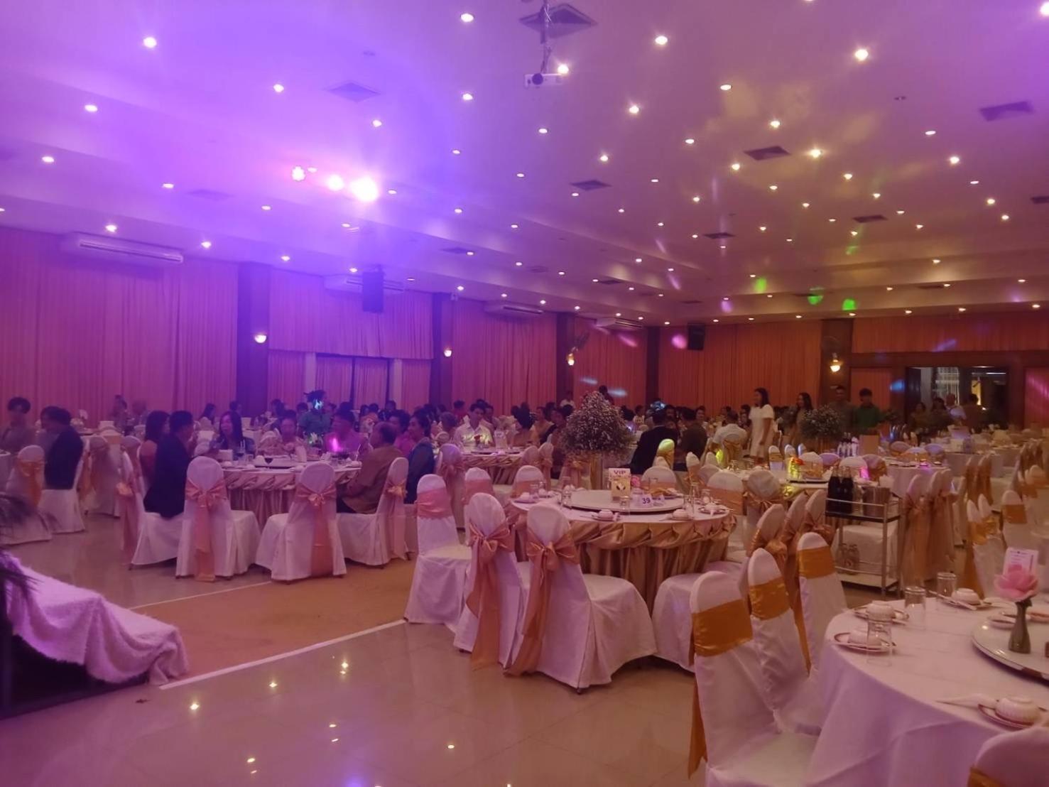 KP hotel Kumphawapi Buitenkant foto