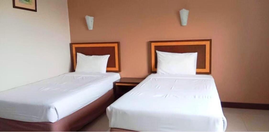 KP hotel Kumphawapi Buitenkant foto