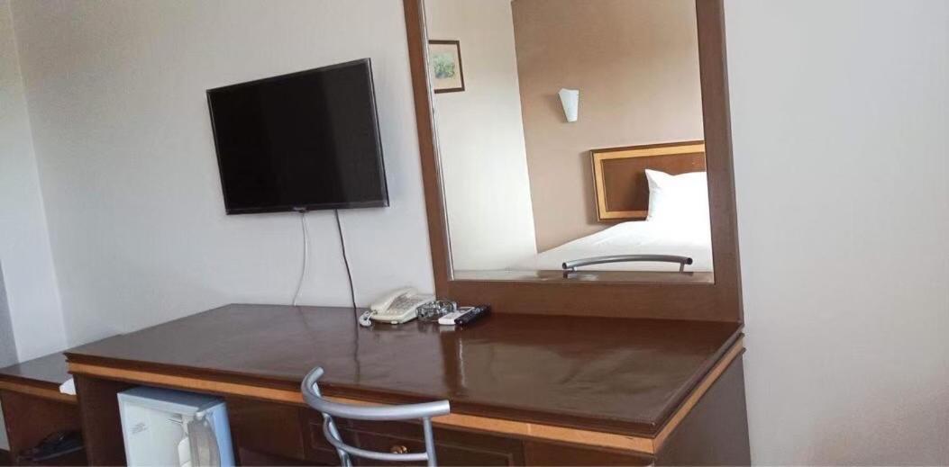 KP hotel Kumphawapi Buitenkant foto