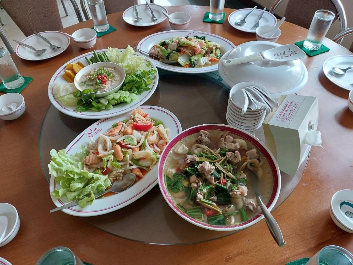 KP hotel Kumphawapi Buitenkant foto