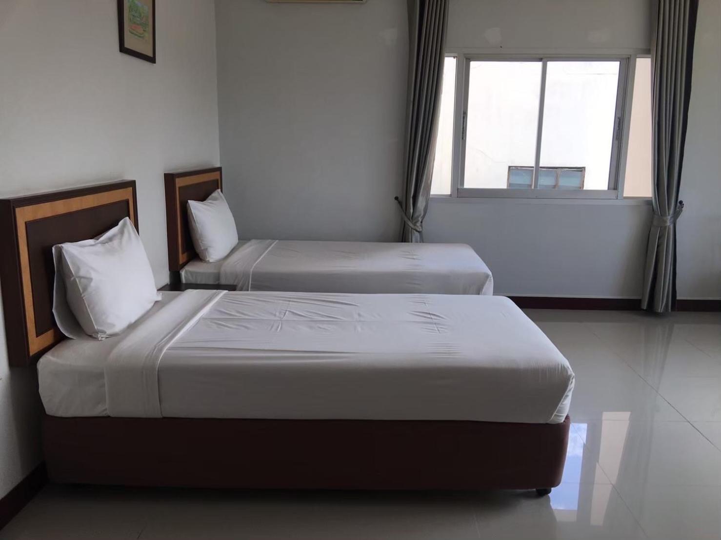 KP hotel Kumphawapi Buitenkant foto