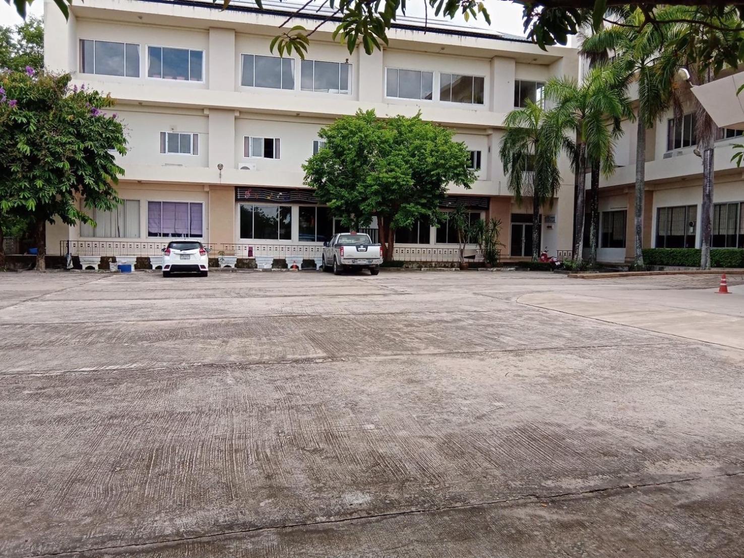 KP hotel Kumphawapi Buitenkant foto