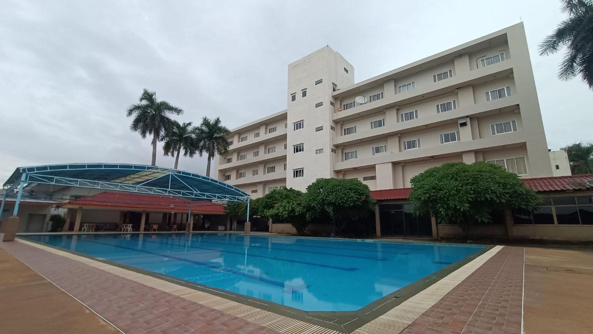 KP hotel Kumphawapi Buitenkant foto