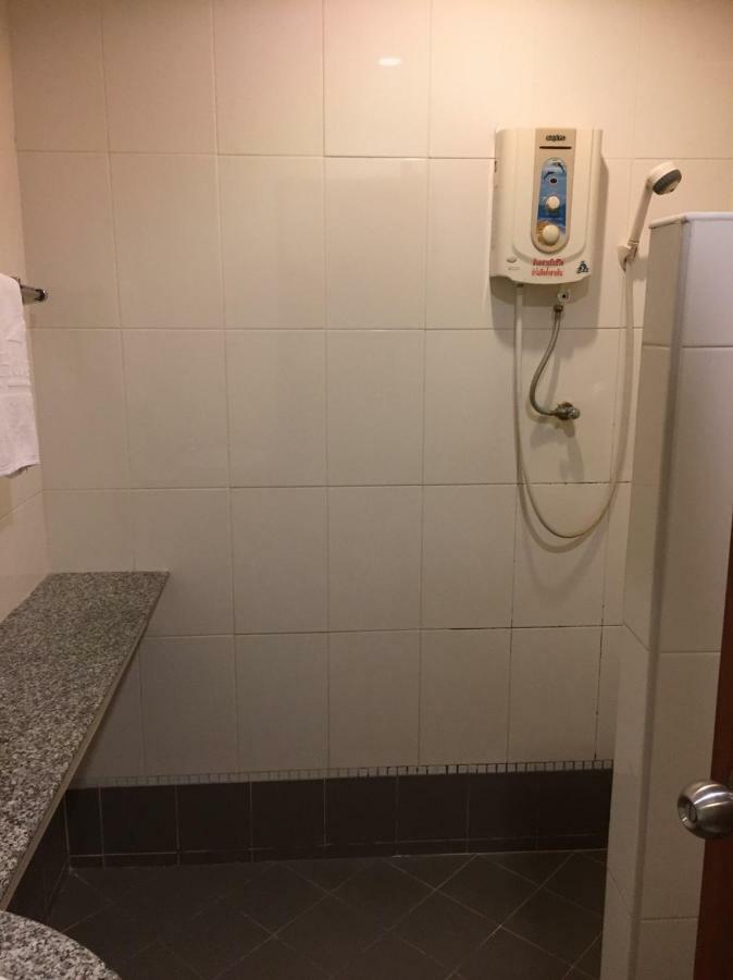 KP hotel Kumphawapi Buitenkant foto